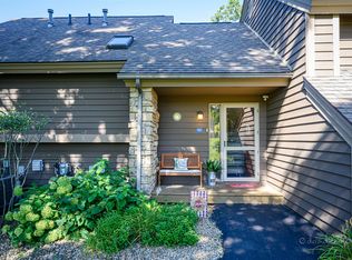 111 E Point Dr, Galena, IL 61036