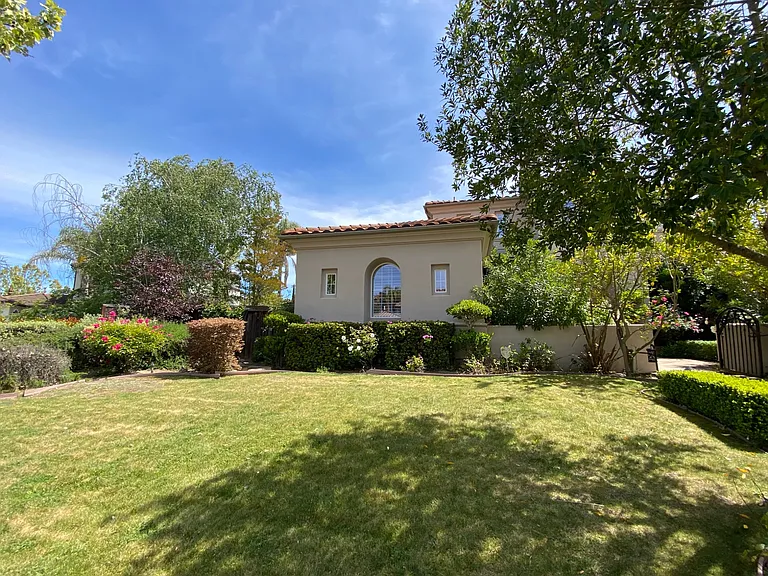 4204 Lilac Ridge Rd — Photo 2