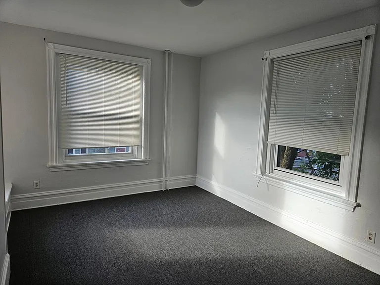 145 E North St — Photo 2