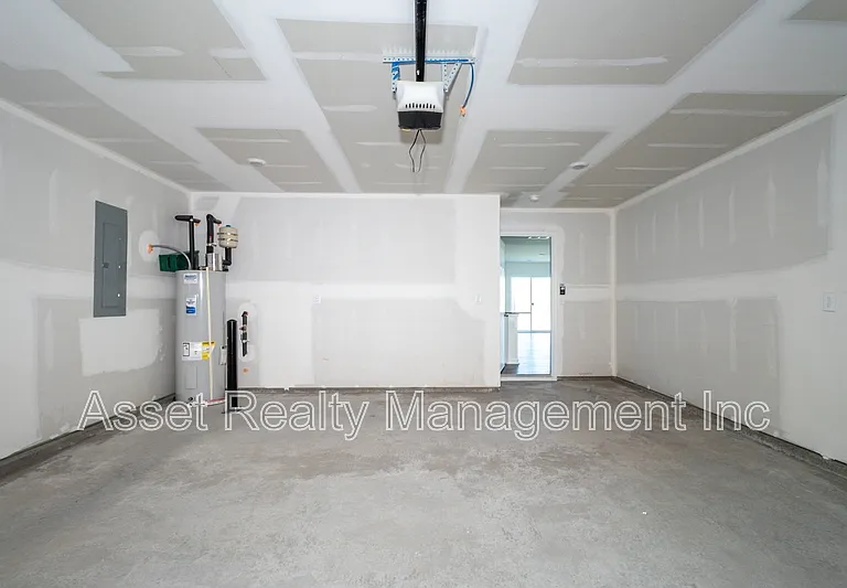 2063 Southwood Cir — Photo 21