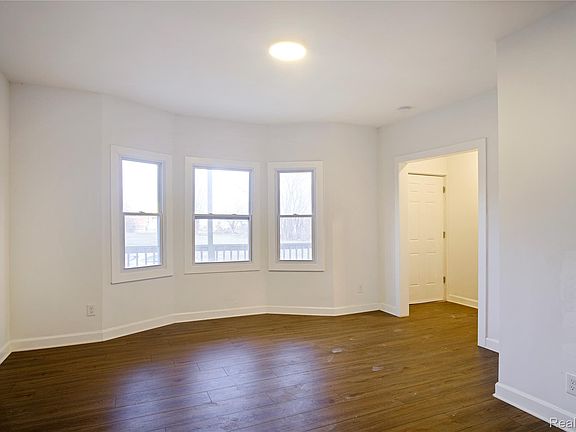 5th image of 6123 Commonwealth St