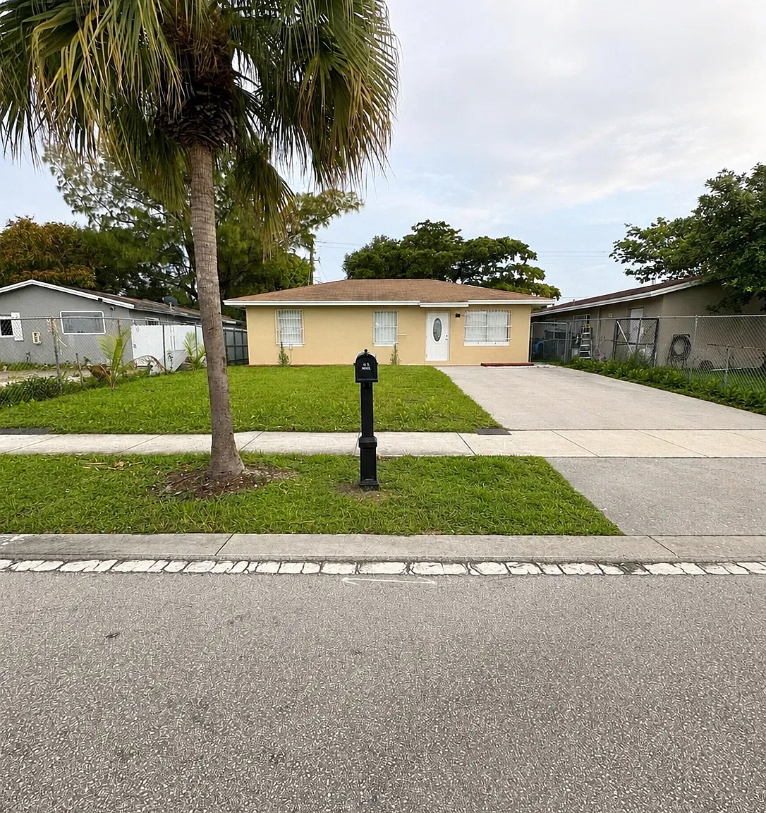 3 bed, 975 sqft, $2,500 — Photo 1