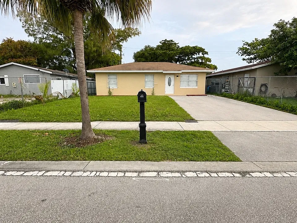 1265 NW 27th Ave