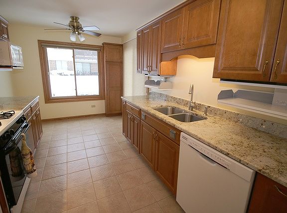 2nd image of 942 E Kings Row Unit 7