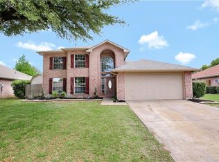 923 Silver Streak Dr, Saginaw, TX 76131