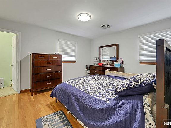 5th image of 167 Paterson Ave