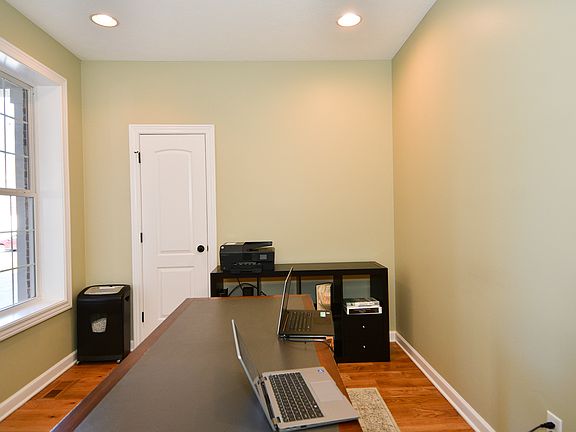 5th image of 7639 Black Walnut Dr