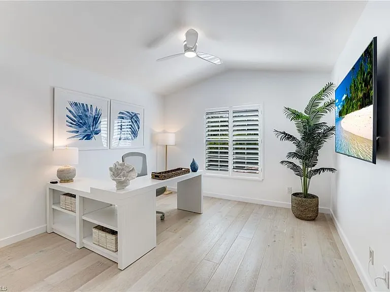 8345 Excalibur Cir #M4 — Photo 15