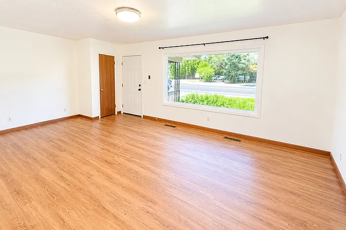 4 bed, 2.0 bath, 1569 sqft, $2,150 — Photo 3