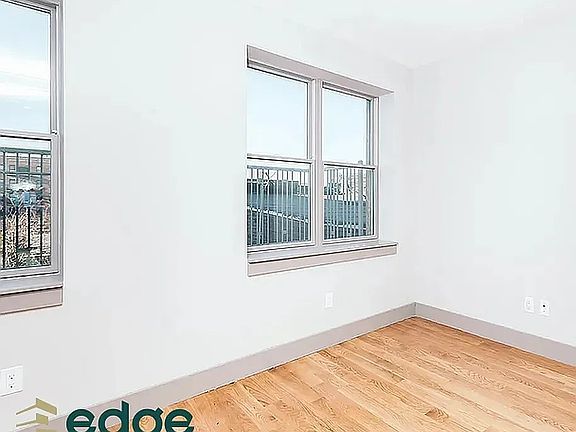 3rd image of 14 Stagg St Unit 3