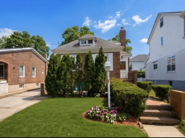 14511 Newport Ave, Rockaway Park, NY 11694