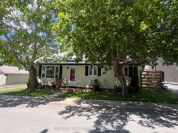 14 Bay Ave, Prince Edward County, ON K0K 1T0
