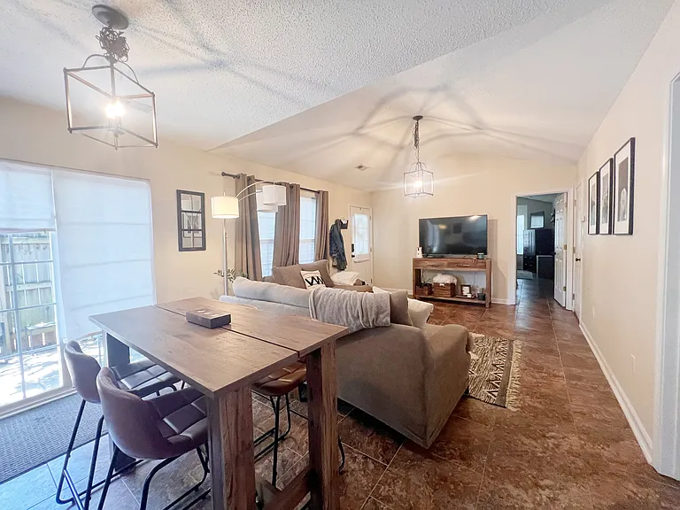 200 Glenlea Ln — Photo 5