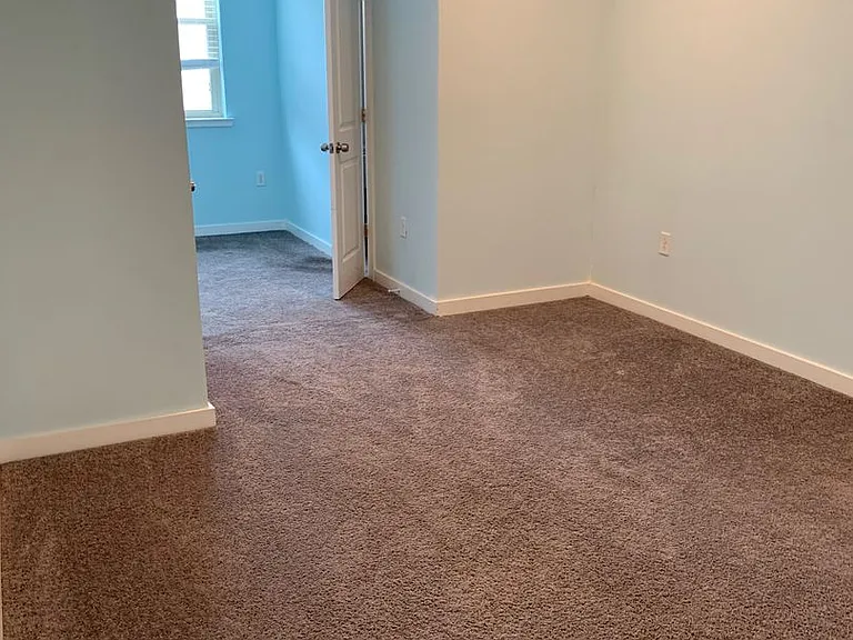 1411 W Thompson St — Photo 21