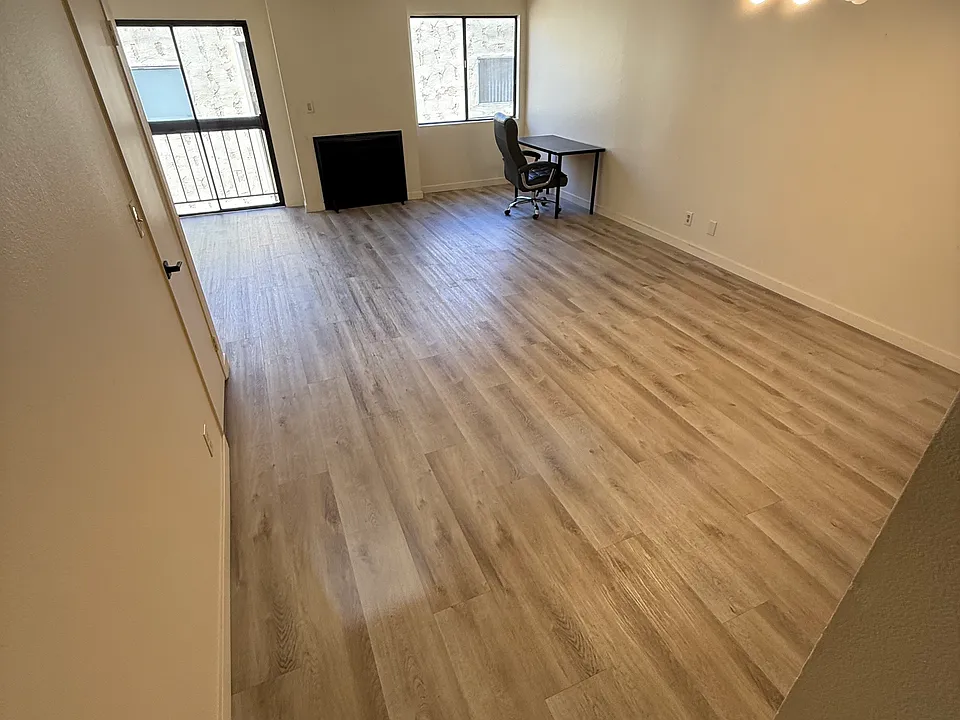401 W Dryden St #208