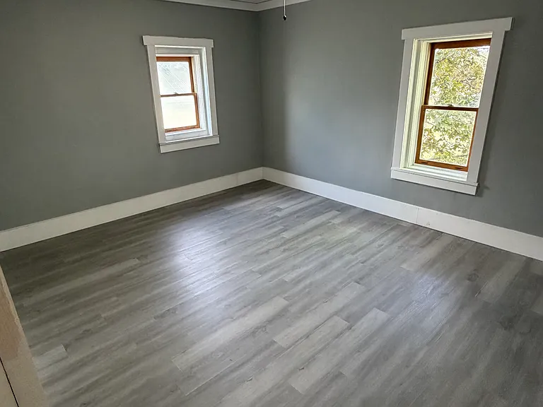 100 Sterling St — Photo 16