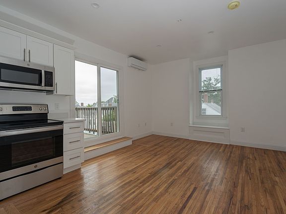 2nd image of 11 Park St #11