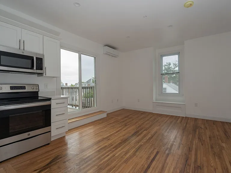 11 Park St — Photo 2
