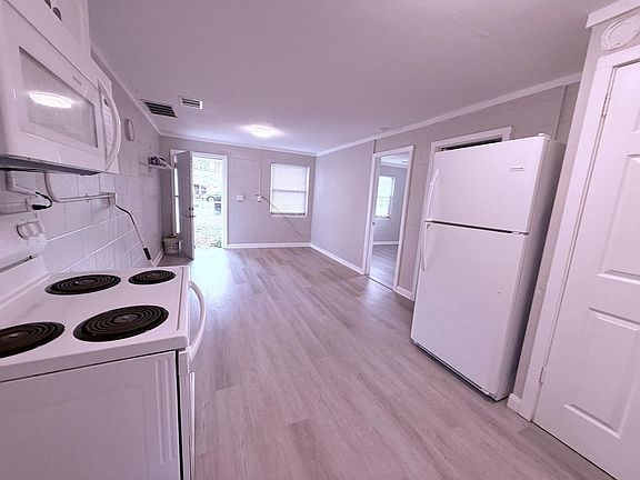 5th image of 2305 SW 2nd St Unit A