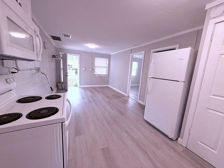 2305 SW 2nd St — Photo 5