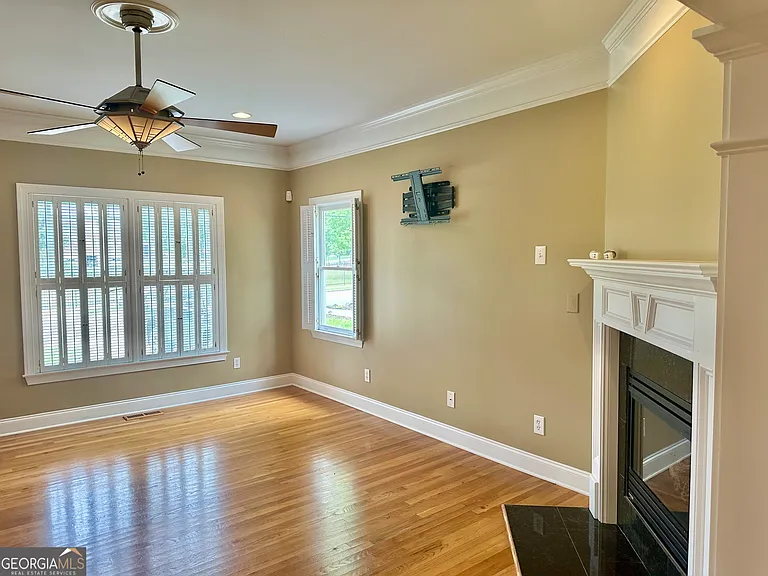 1594 Hardin Ave — Photo 6
