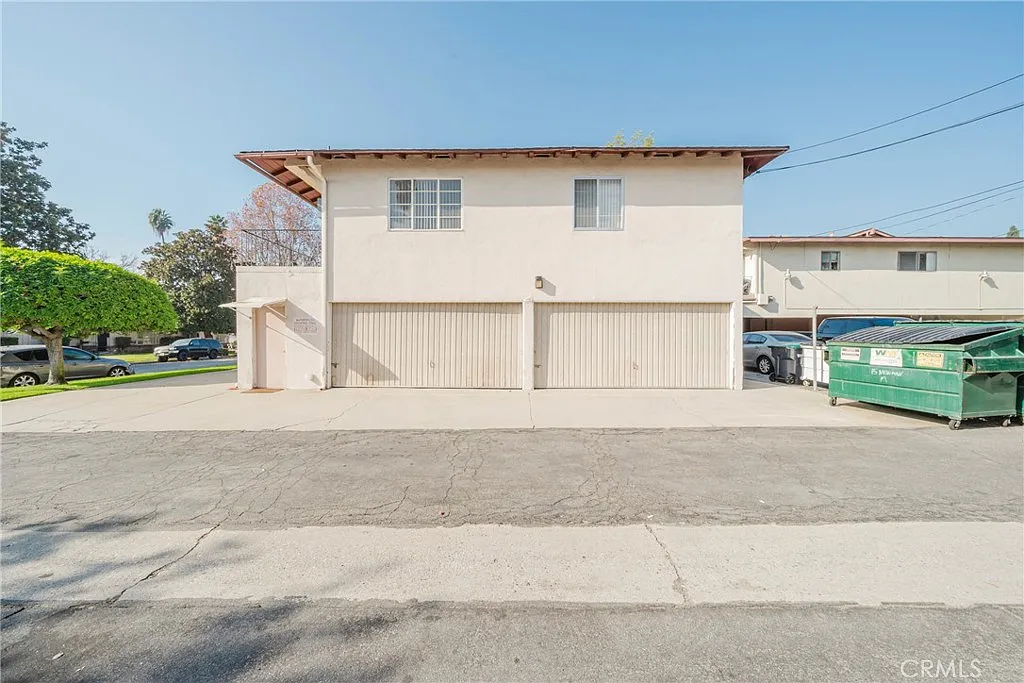 2 bed, 840 sqft, $2,600 — Photo 3