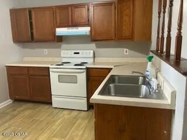 24 & 26 River Oaks Dr, Jackson, TN 38305