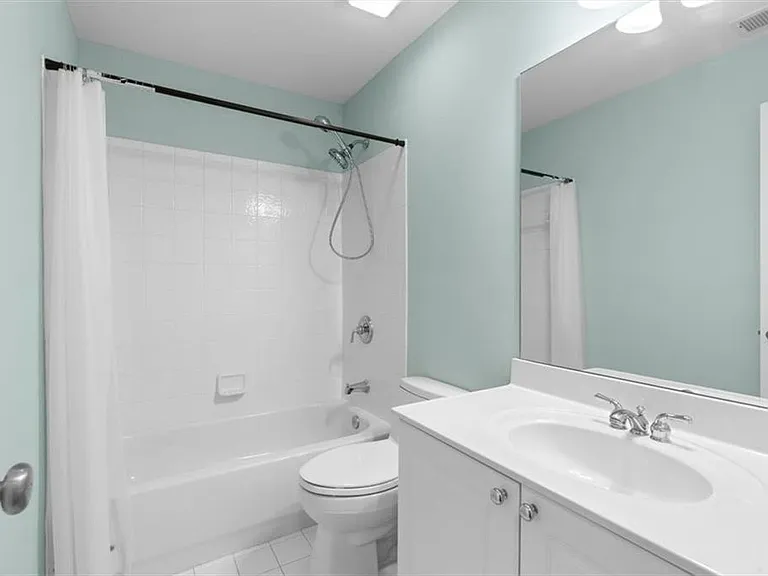 350 Wembley Cir — Photo 18