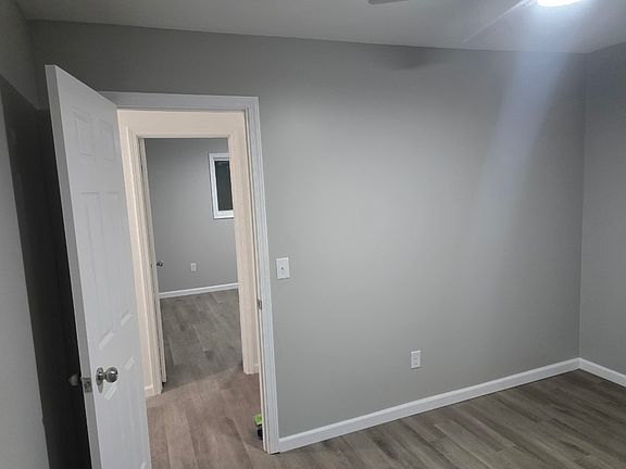 3rd image of 906 S 27th St