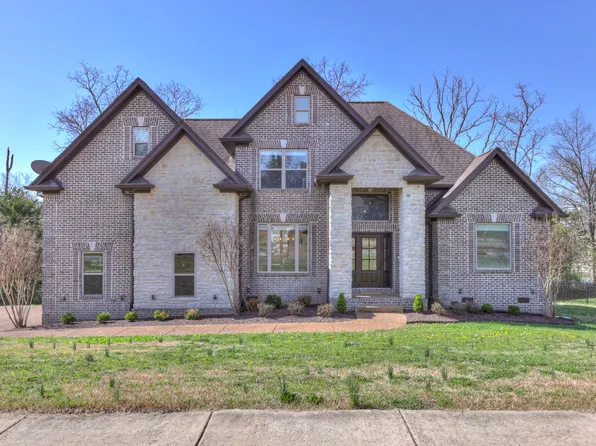 820 Manner Ln, Lebanon, TN 37087