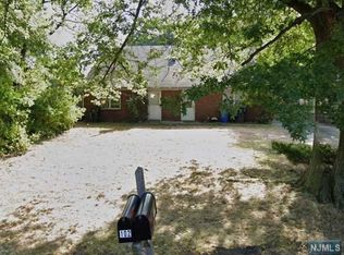 102 Forest Ave, Paramus, NJ 07652