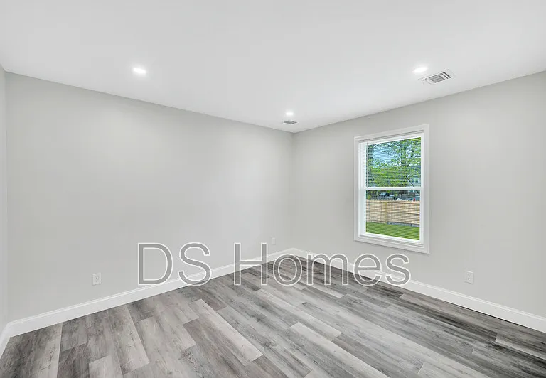 615 Macdonald Ave — Photo 11