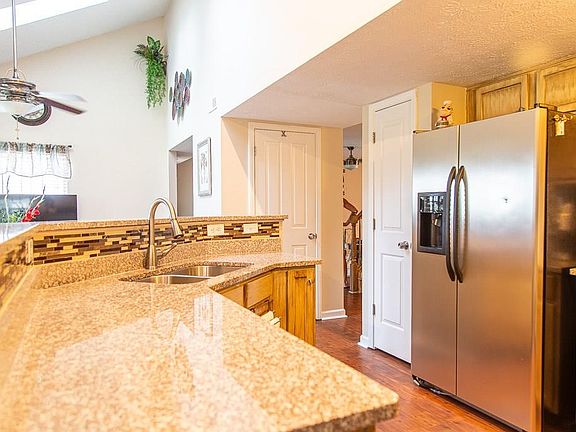4th image of 5004 Cowan Lake Dr