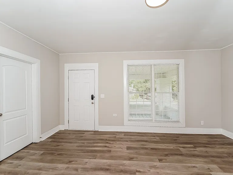 1568925_017_living_room_13080462.jpg