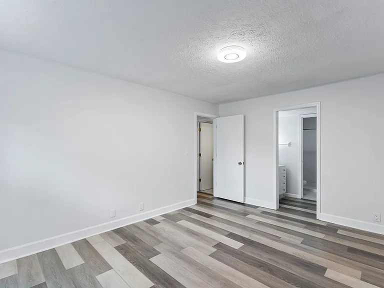 10331 Shelbyville Rd — Photo 18