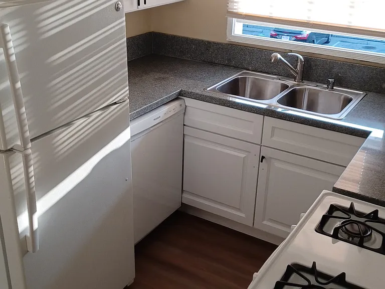 Charleston Apartments — Photo 9