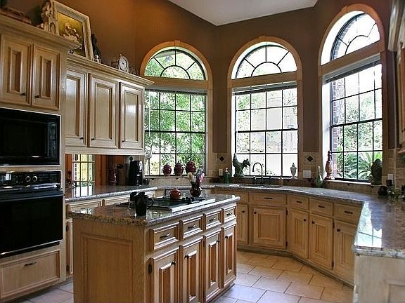 3rd image of 13211 Golden Valley Dr