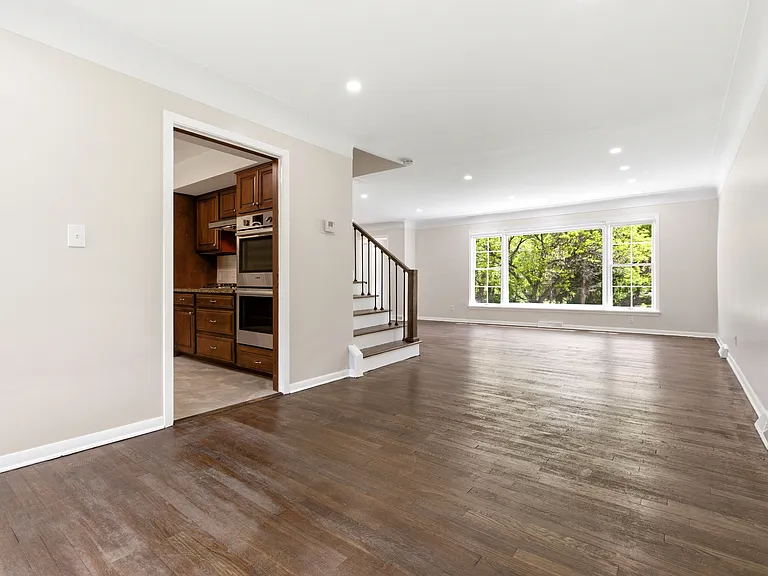 2056 Laurel Hill Dr — Photo 8