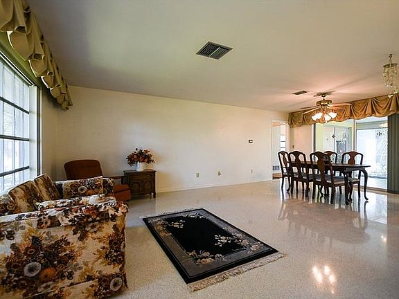 3rd image of 1697 McKay Creek Dr
