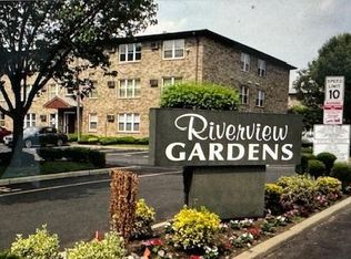 100 Riverview Ct #100, Secaucus, NJ 07094