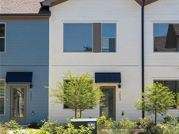 3rd image of 1070 Dill Ave #103