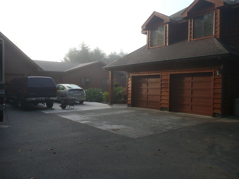5 minutes from ocean, Smith River, and Giant Redwoods...Heavenly!