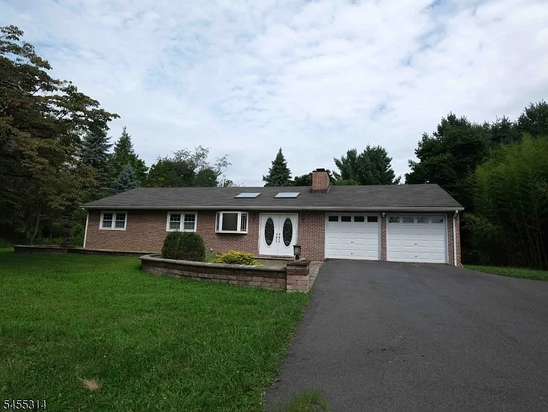 4 bed, 2.0 bath, $4,300 — Photo 2