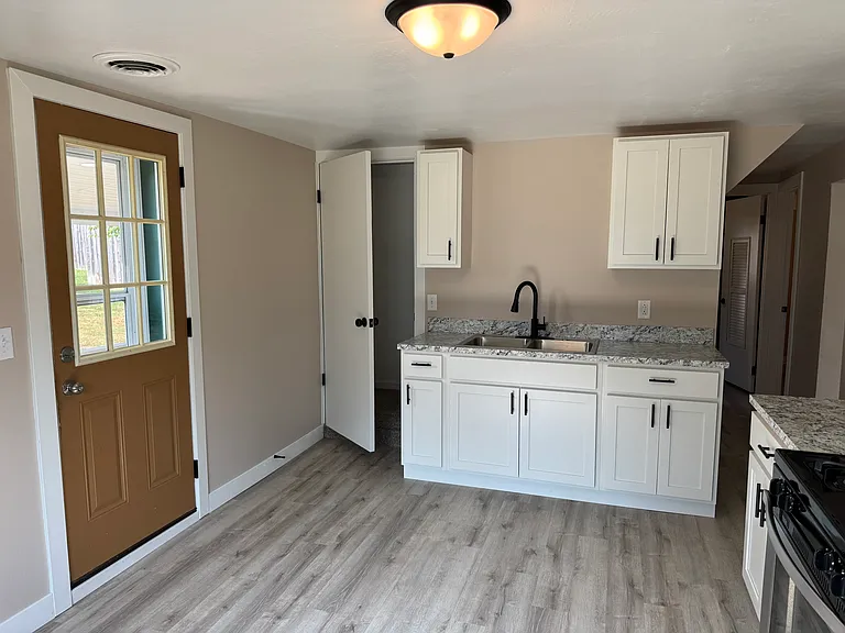437 Genoa Ave NW — Photo 2