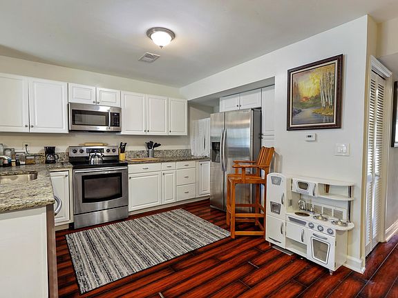3rd image of 3909 El Soneta Pl #B