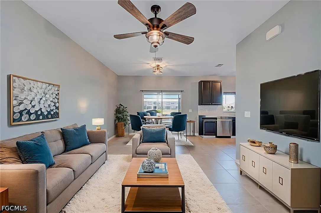 3 bed, 2.5 bath, 1313 sqft, $1,900 — Photo 2