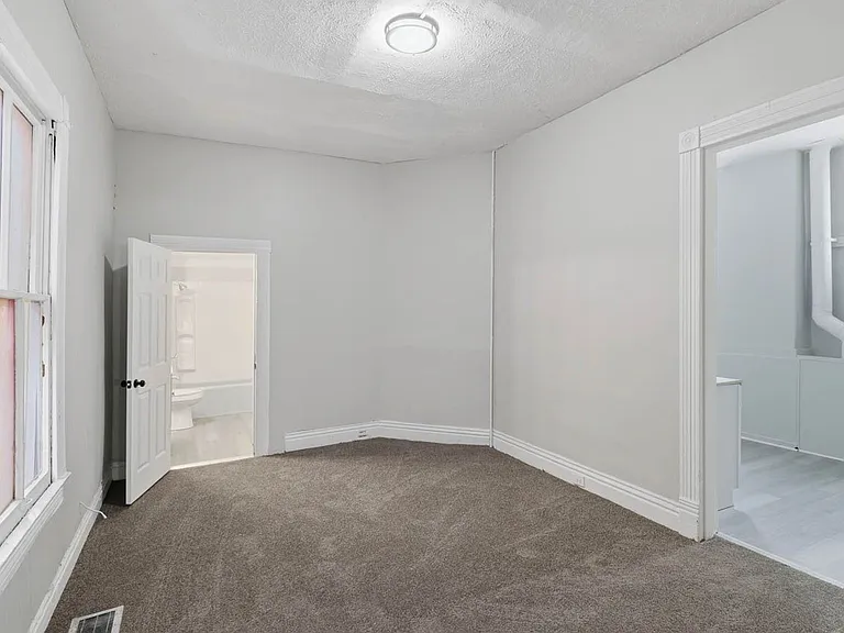 2324 Magazine St — Photo 15