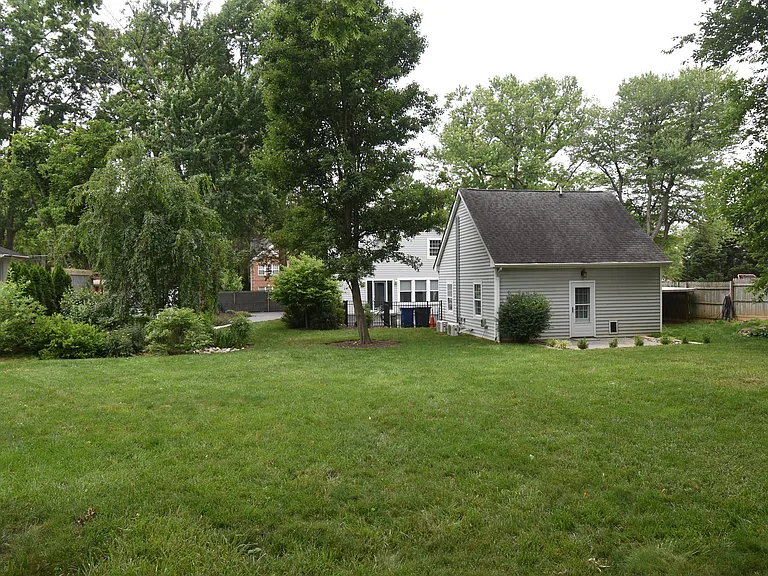 2901 Meadow View Rd — Photo 9