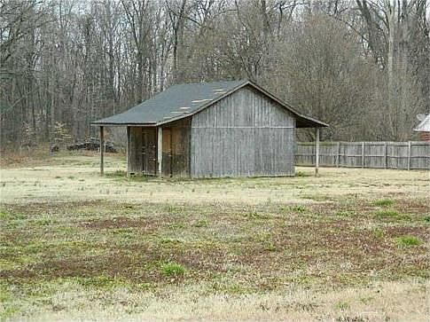 3rd image of 500 Melanie Ln