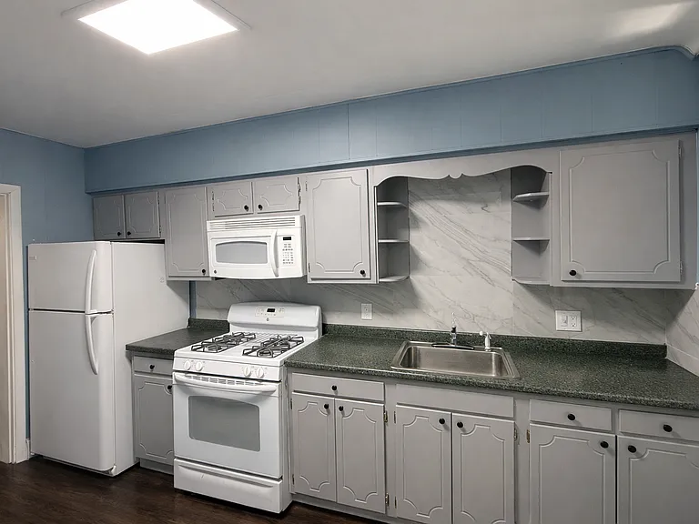 118 Longfellow St NW — Photo 4